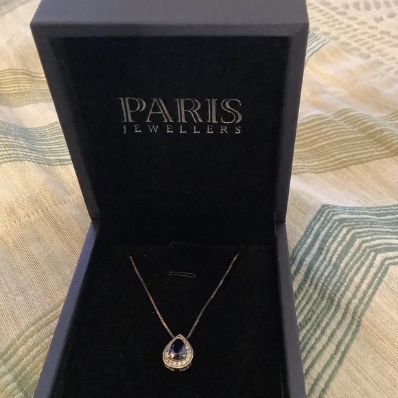 Paris jewellers Jewelry - Paris Jewellers Tear Drop Silver Necklace NEW